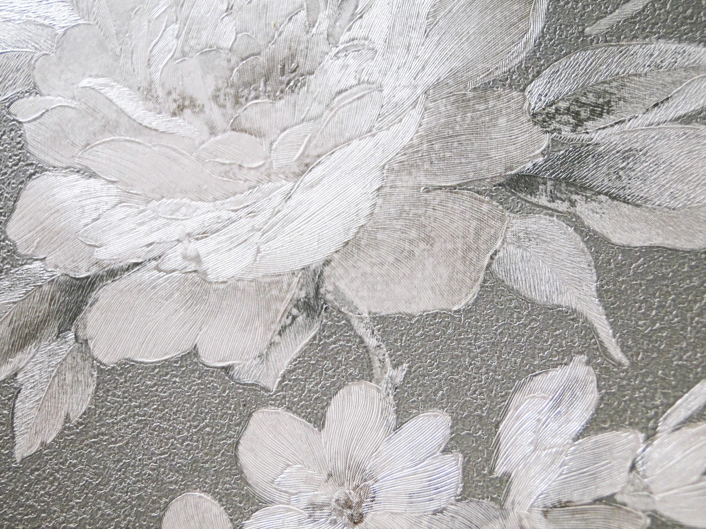 Large white flower in grey background double sided magnetic makeup palette for makeup pans collection. Silent Morning