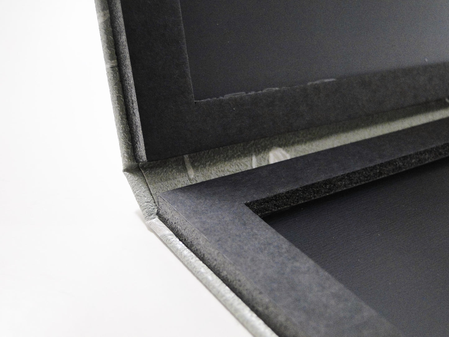 Large white flower in grey background double sided magnetic makeup palette for makeup pans collection. Silent Morning